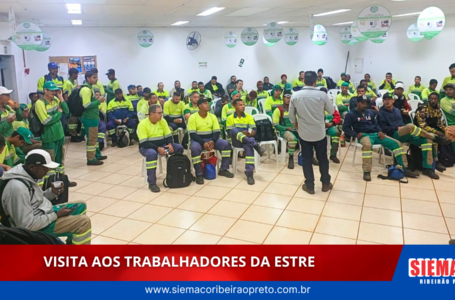 Equipe do sindicato orienta trabalhadores durante visitas nos postos de trabalho